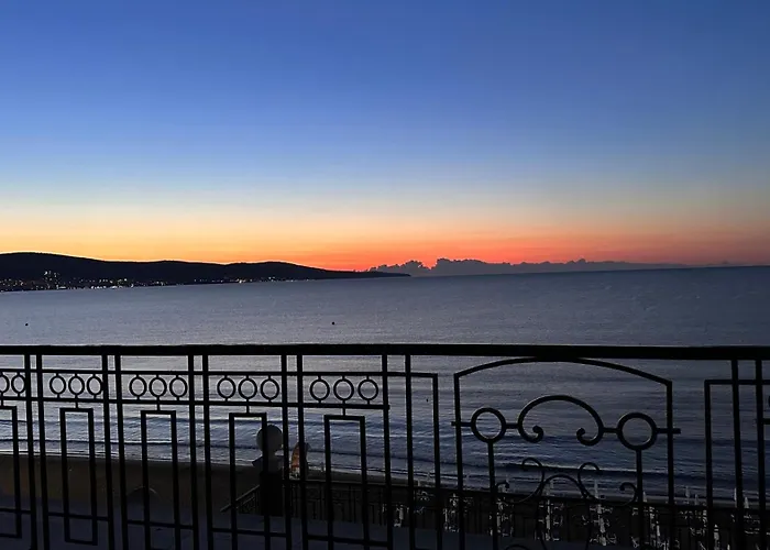 Апартамент Penthouse Happy Moments Слънчев бряг