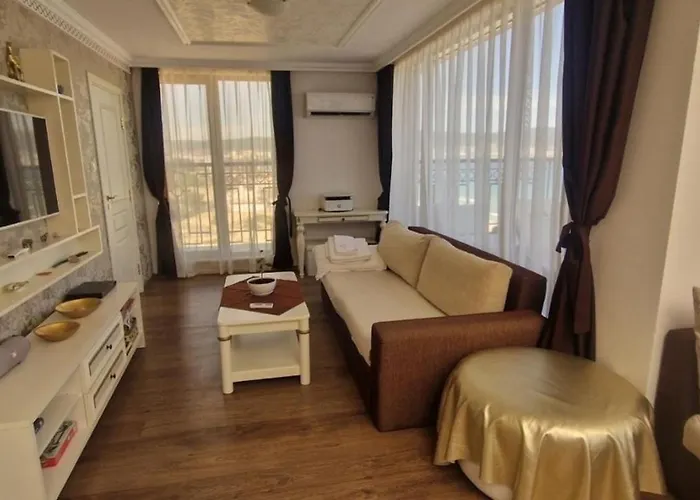 Апартамент Penthouse Happy Moments *