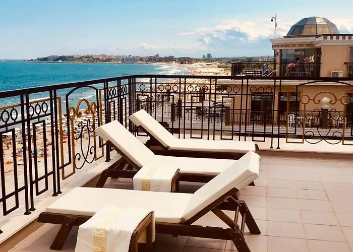 Апартамент Penthouse Happy Moments *