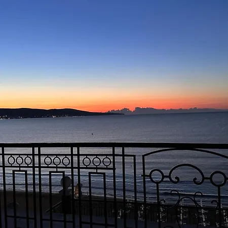 アパート Penthouse Happy Moments サニービーチ