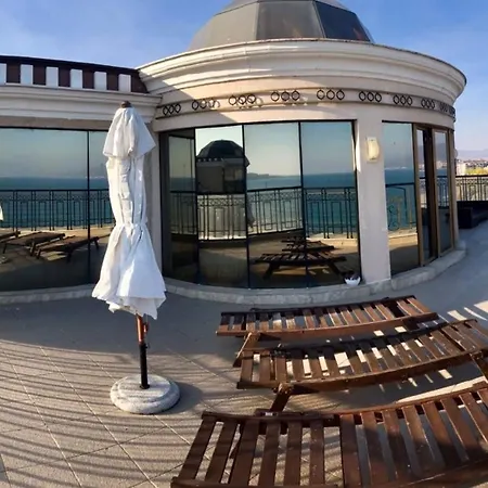 Penthouse Happy Moments アパート *